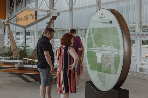 Муж оказался приемным ребенком, а я крайней