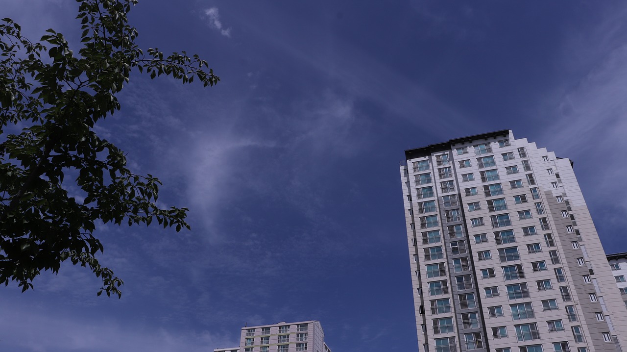 Родители мужа подарили квартиру, чтоб быть “не хуже других”. Теперь требуют подарок вернуть