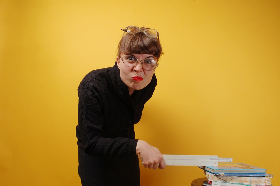 Не стыда, ни совести! Решила нажиться на школьниках.