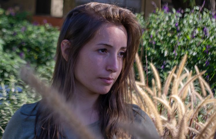 "Выгнали меня из дому на мороз! - рассказывает сестра. (только дело было летом) "