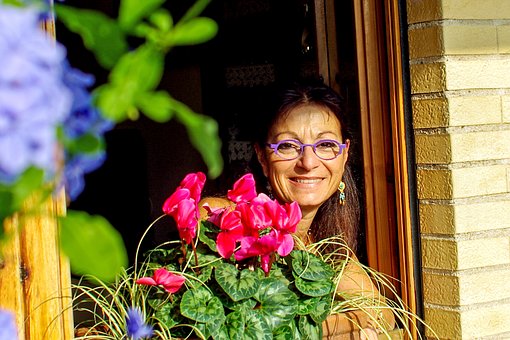 Помог бабке — получил невесту