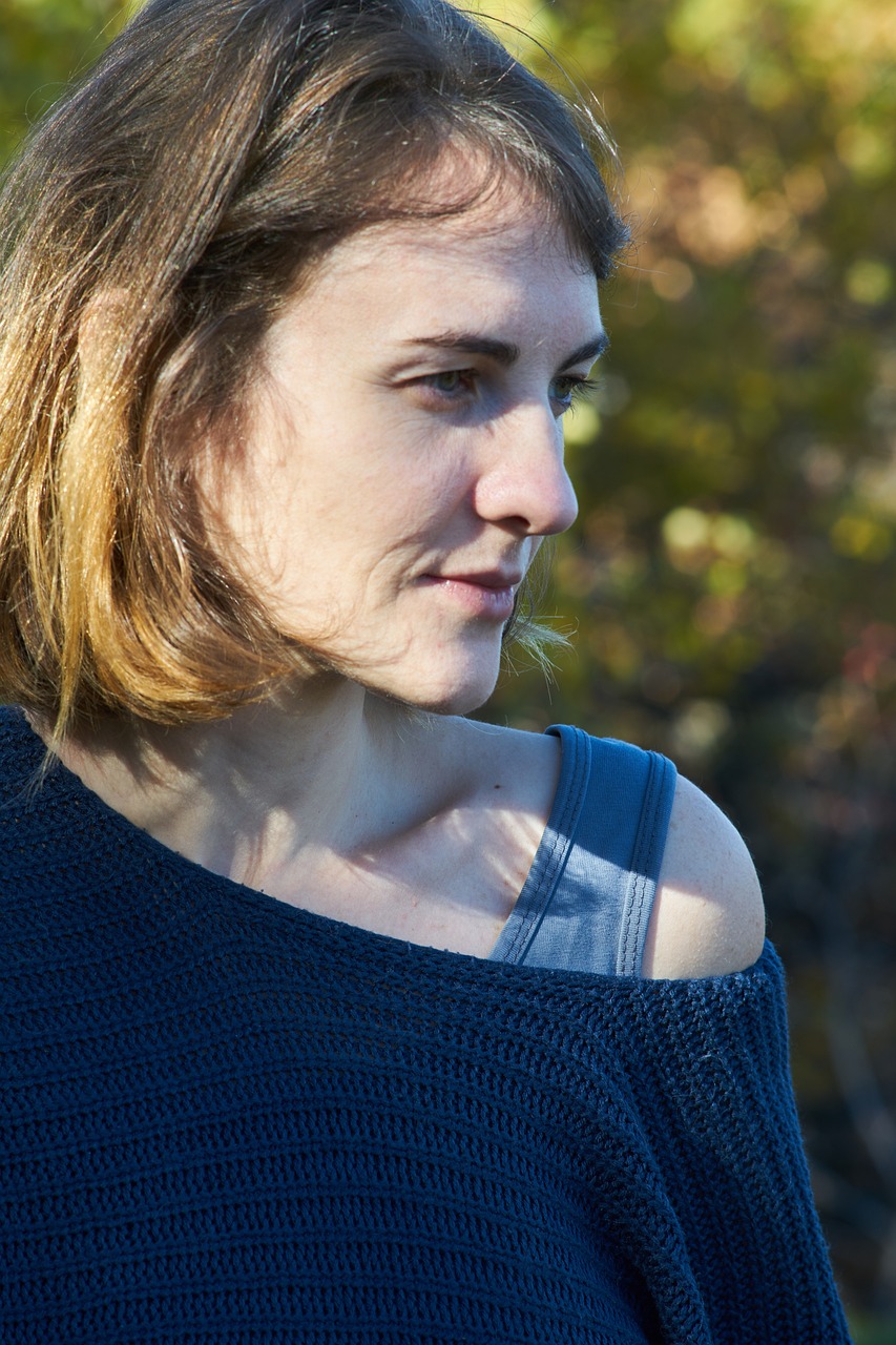 "Выгнали меня из дому на мороз! - рассказывает сестра. (только дело было летом) "