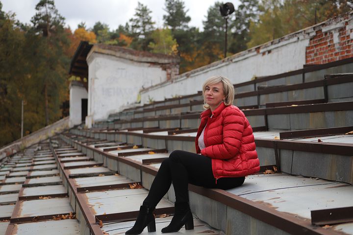 Пришла в гости, уберись. Ты должна хозяйкой хорошей быть