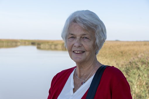 Бабушки тоже люди. С внуками сидеть не обязаны