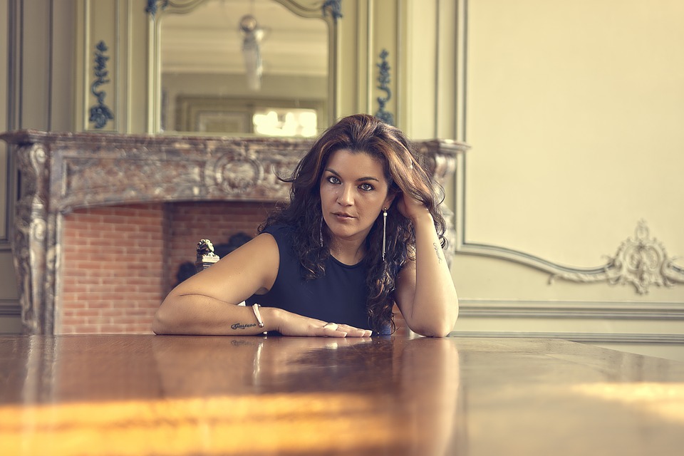 Сказала сыну что не буду няньчиться с внуками, а он ведёт себя как будто я обязана. Бабушкой я стала в 57 лет.