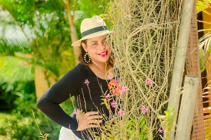 "Выгнали меня из дому на мороз! - рассказывает сестра. (только дело было летом) "