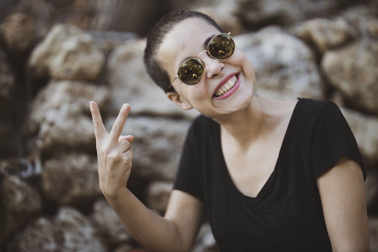 Пришла в гости, уберись. Ты должна хозяйкой хорошей быть