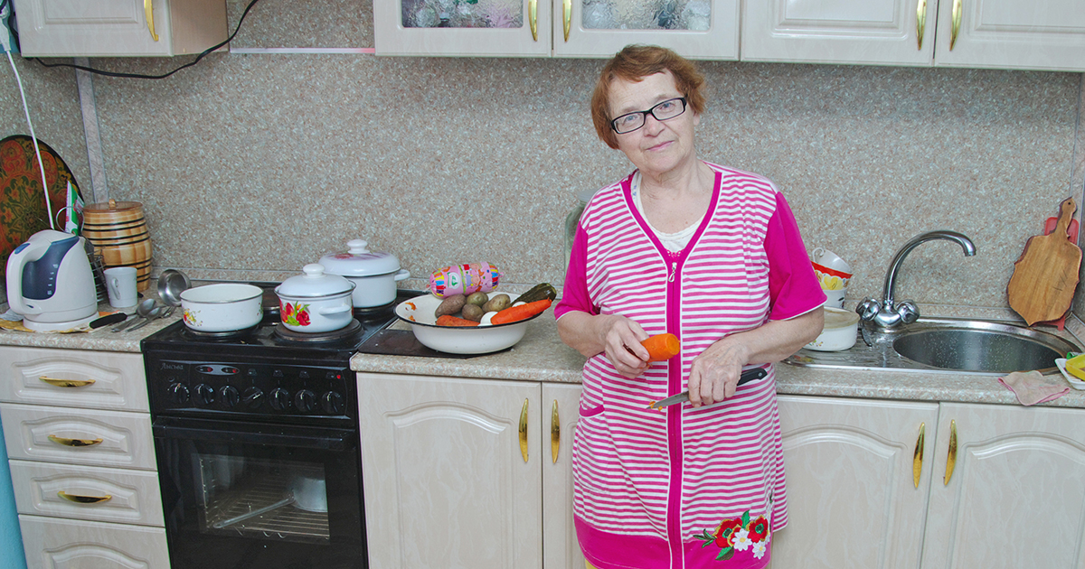 — Ну как мама не поймет, что я здесь не хозяйка? — жалуется дочь