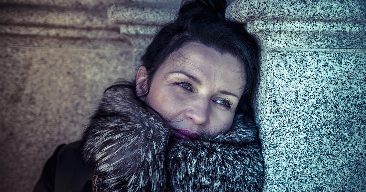 Муж "отблагодарил" неожиданным способом - представил меня гостям, как домработницу