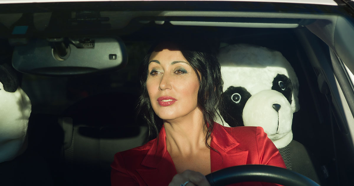 Муж "отблагодарил" неожиданным способом - представил меня гостям, как домработницу