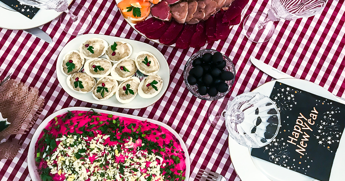 — Как можно так питаться? Нет ни борща, ни котлет! — возмутилась свекровь, когда открыла наш холодильник