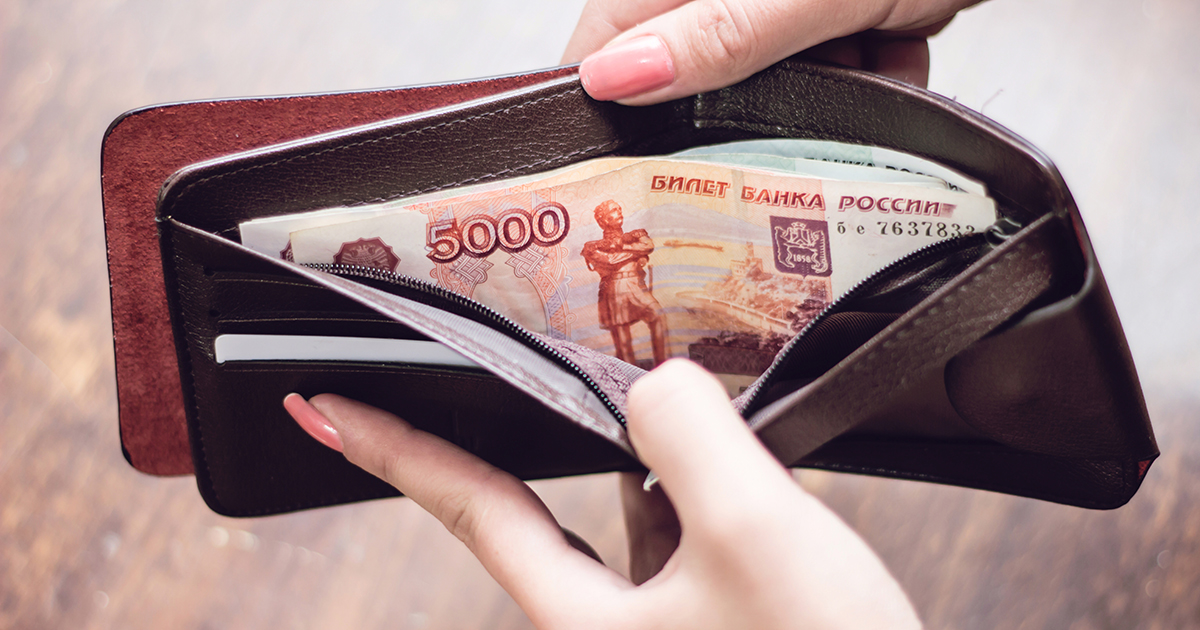 Я напомнила ей про долг, а она предложила за нее поработать…