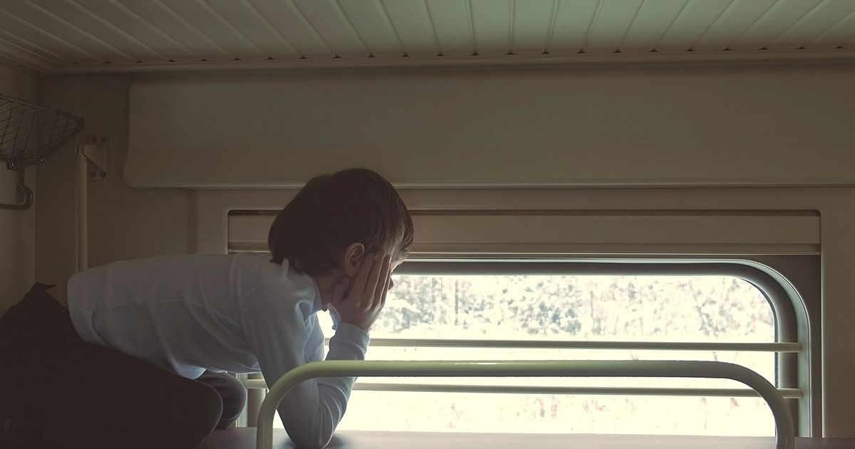 Купила пожилому отцу билет на верхнюю полку и потребовала, чтобы я уступил место