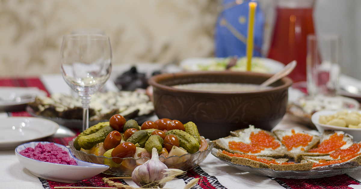 — Как можно так питаться? Нет ни борща, ни котлет! — возмутилась свекровь, когда открыла наш холодильник