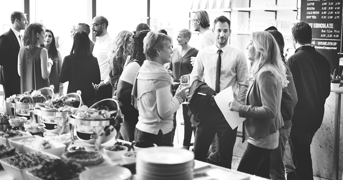 Богатый мужчина на встрече выпускников