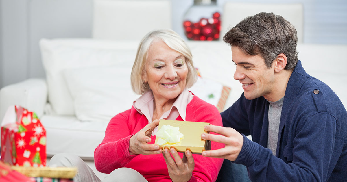 Муж кормил мать за счет жены. Это ни в какие ворота не входит!