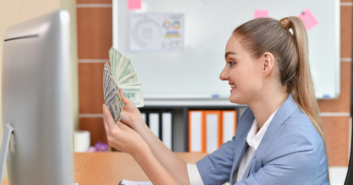 — Сын должен уметь обращаться с деньгами, и неважно, сколько ему лет!