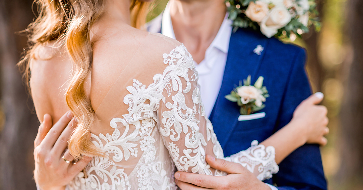 — Бедных родственников нам на свадьбе не надо!