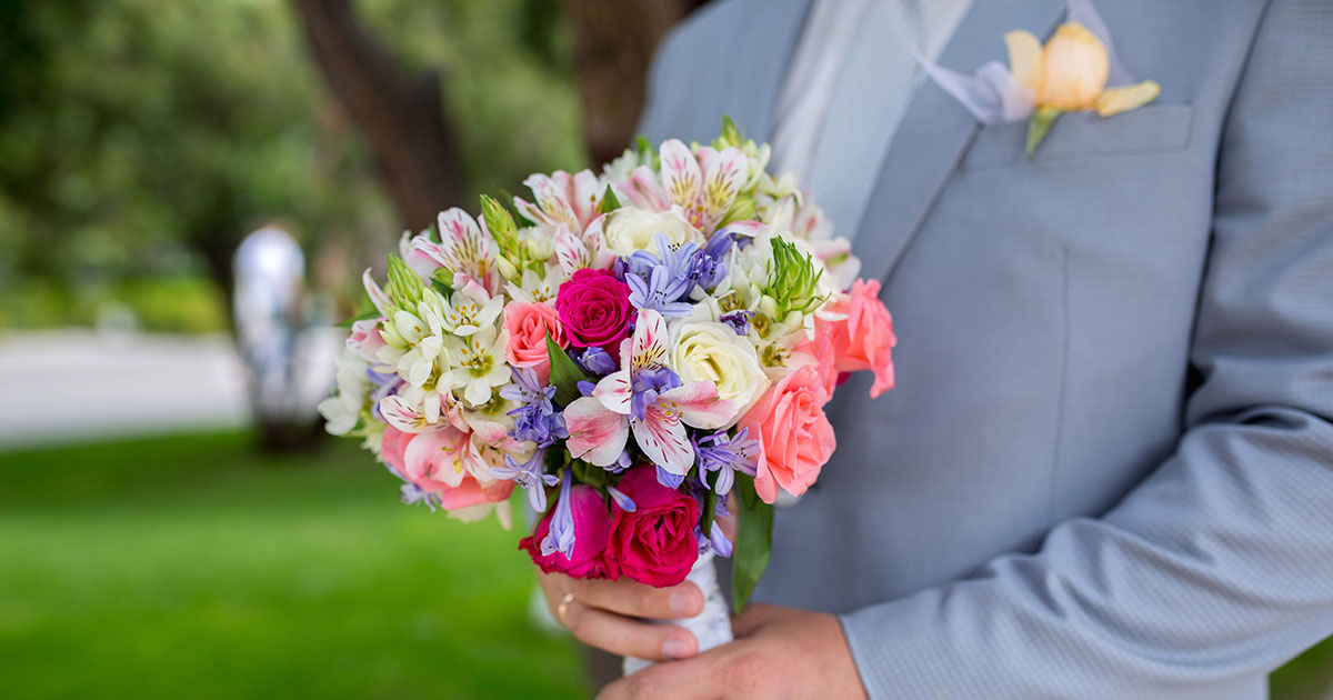 — Ешьте, сваха, ешьте, ведь такой телятины вы больше нигде не попробуете. А вашему аппетиту можно только позавидовать!