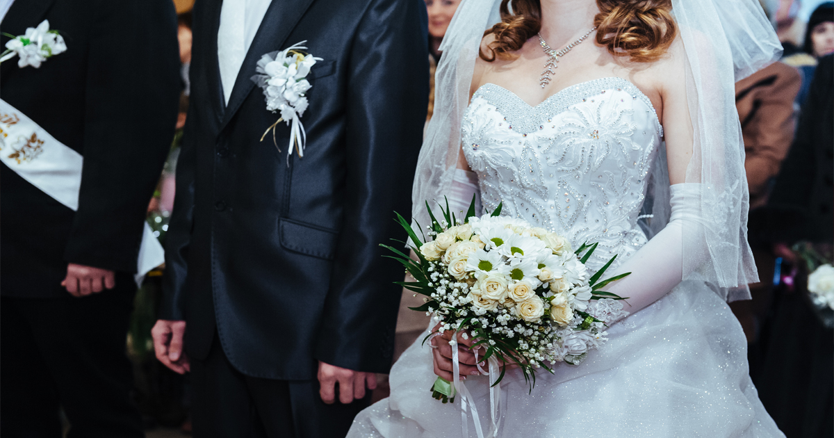 — Бедных родственников нам на свадьбе не надо!