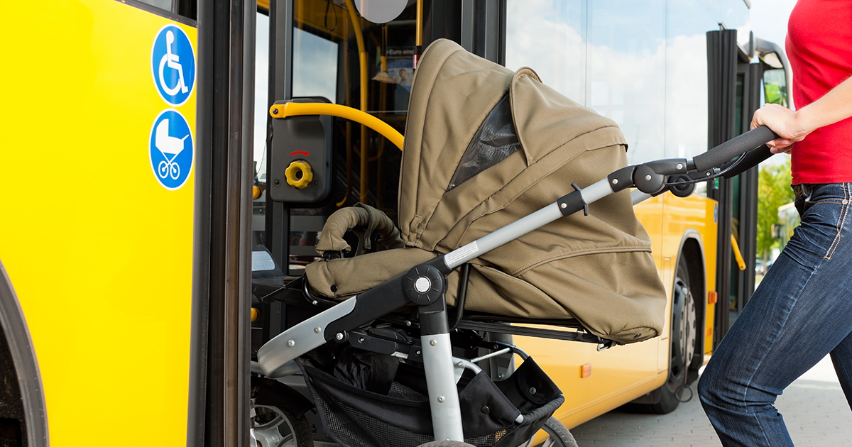 "— Мамаша, возьмите ребенка на руки! "