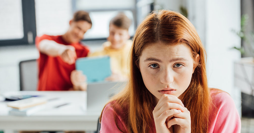 — У такой матери нормальная дочь не могла вырасти!