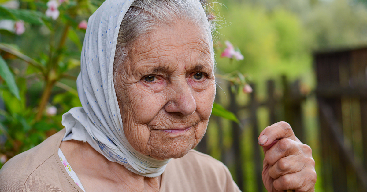 — Мам, ну ты бы опозорила меня! Ты даже не умеешь нормально вилку держать!