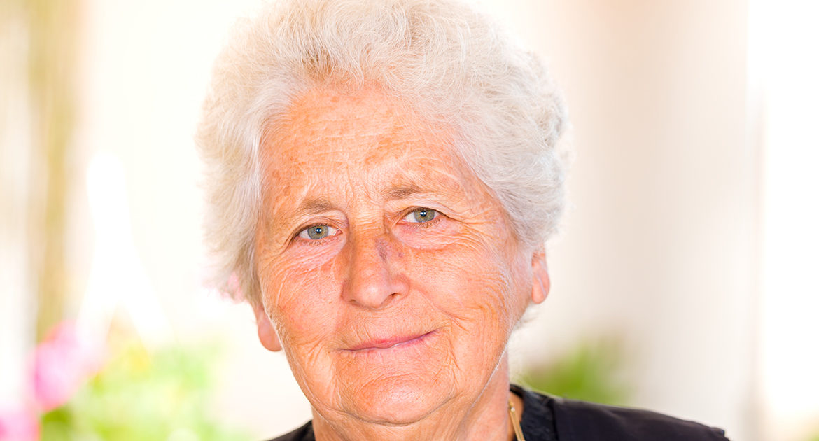 - То есть, я маму не видел, потому что она работала на трех работах, чтобы тебе платить?