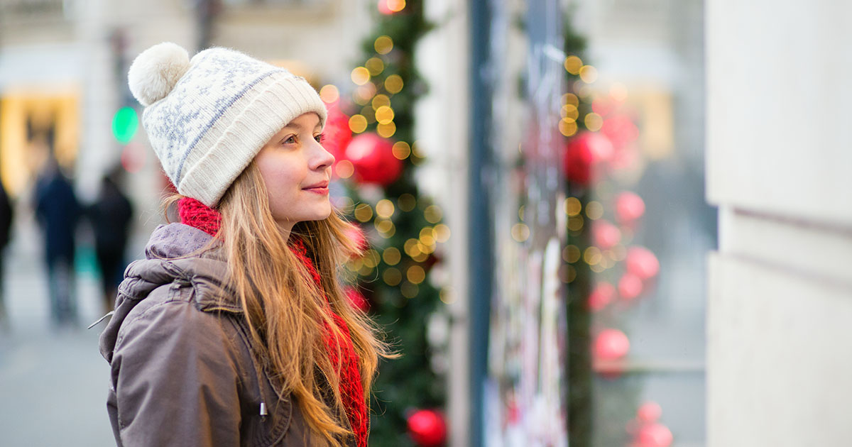 Одна родственница каждый раз отмечает с нами Новый год, но постоянно чем-то недовольна!