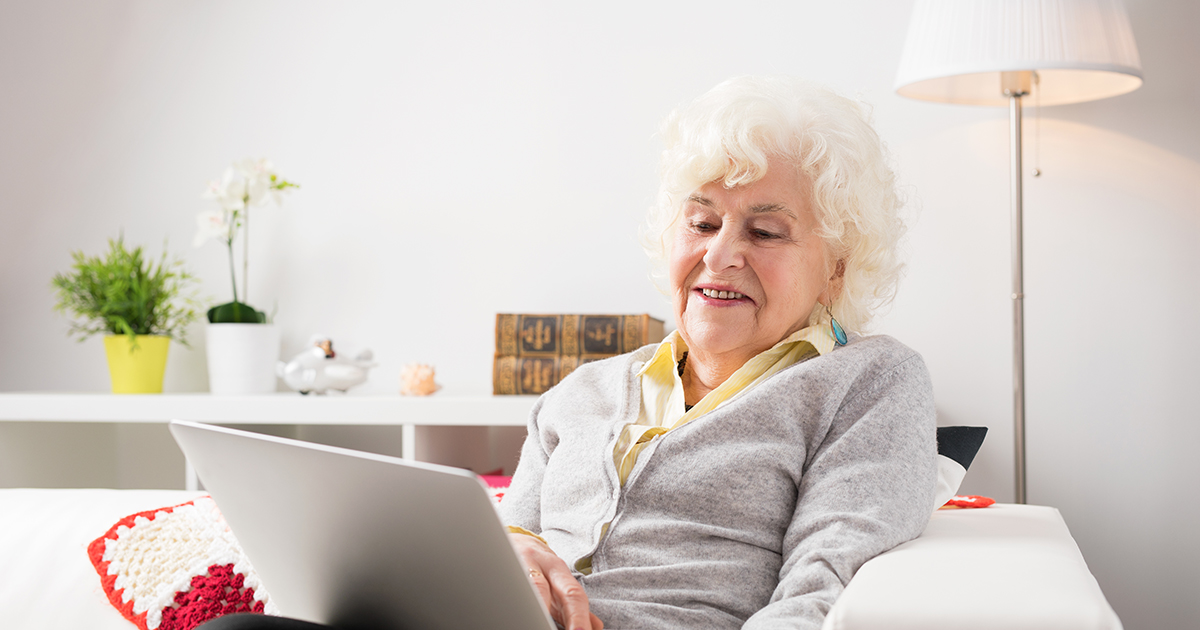 — Мам, ну ты бы опозорила меня! Ты даже не умеешь нормально вилку держать!