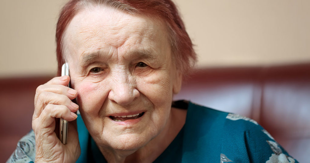 — Мам, ну ты бы опозорила меня! Ты даже не умеешь нормально вилку держать!