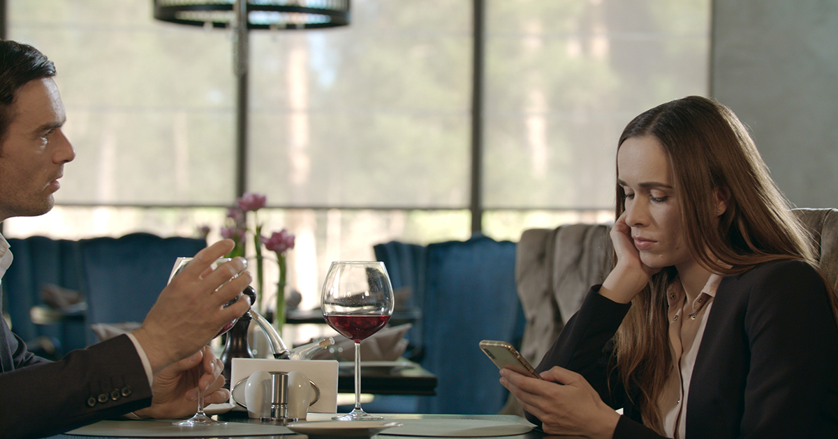 Взяла в руки свою любимую чашку и меня накрыло. На ней были следы ярко розовой помады