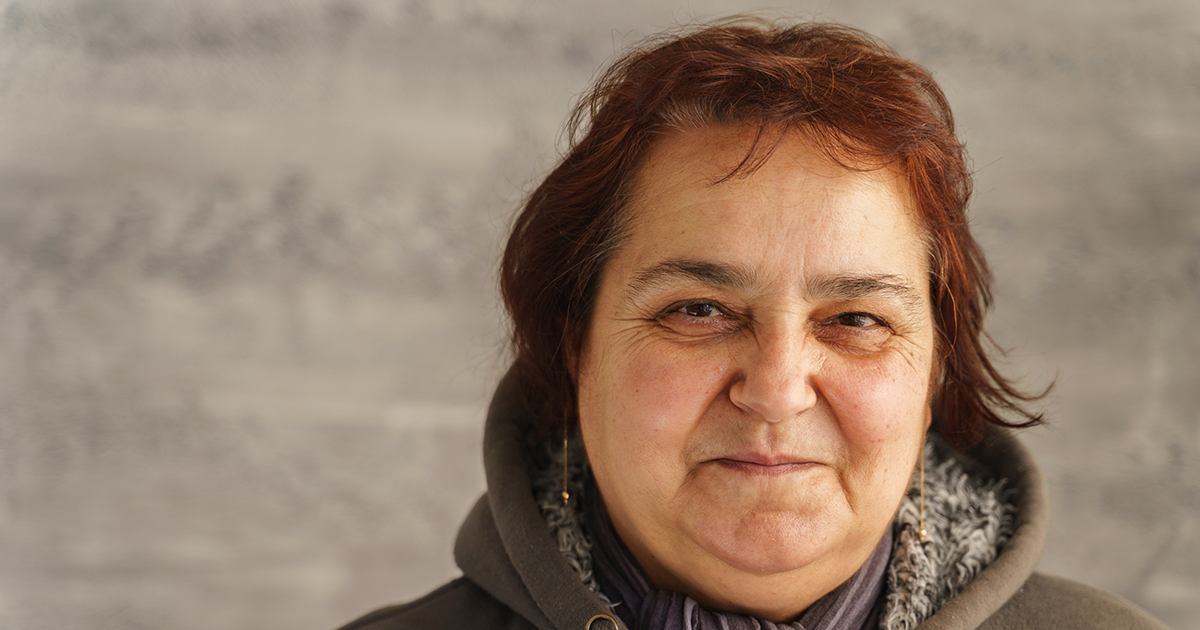 - То есть, я маму не видел, потому что она работала на трех работах, чтобы тебе платить?