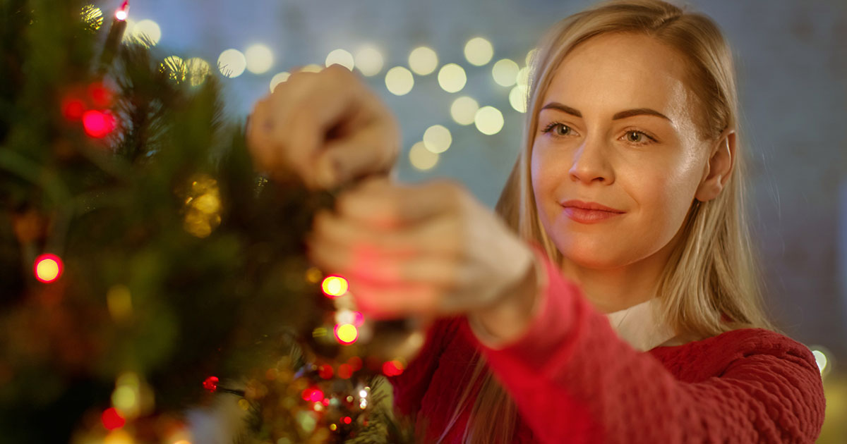 Одна родственница каждый раз отмечает с нами Новый год, но постоянно чем-то недовольна!