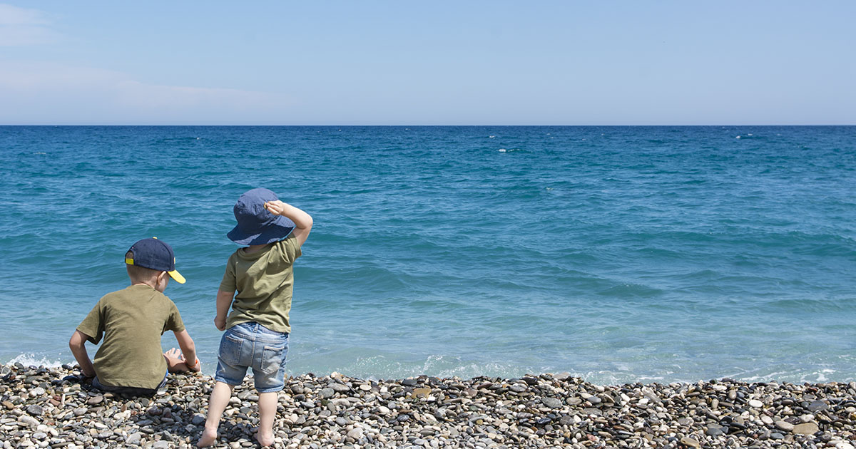 — Какое море? Мне на даче кто помогать будет?