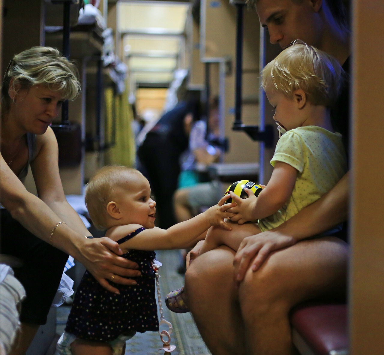 А я просто хотел поесть за столиком в поезде…