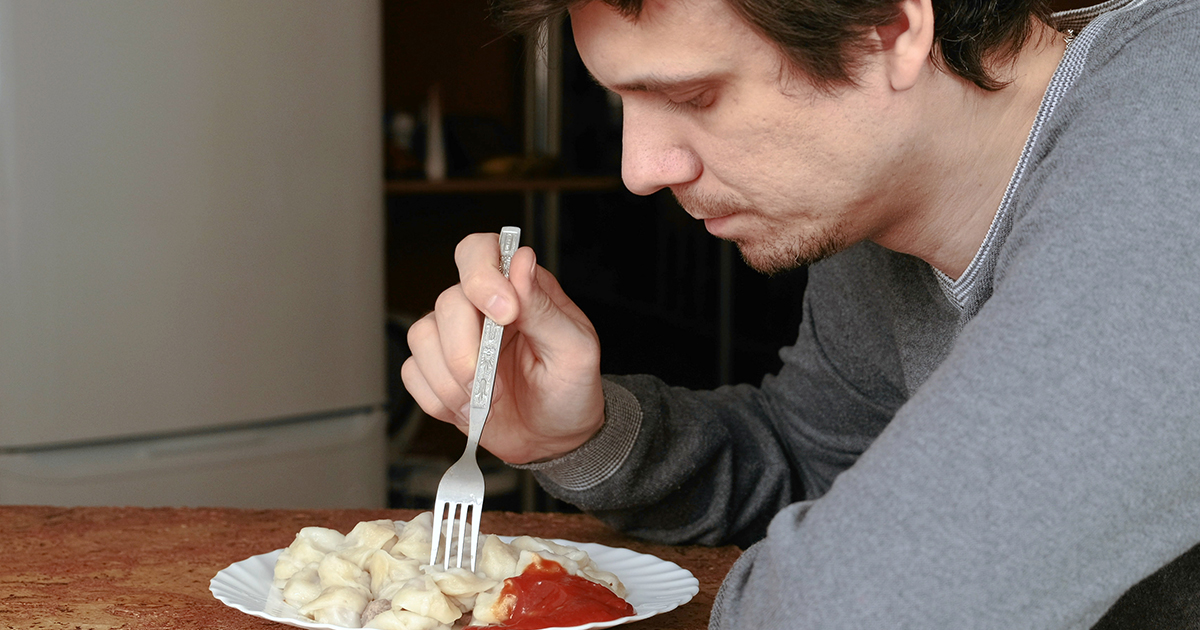 — Если он и дальше будет так кушать, на квартиру мы никогда не накопим!