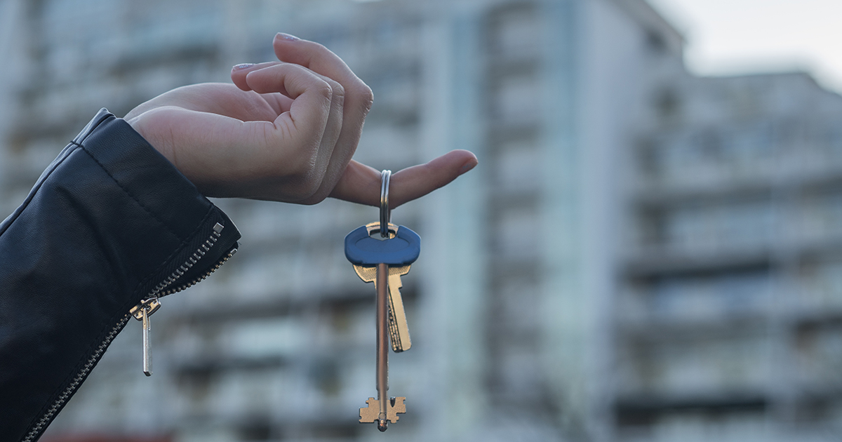 — Да у вас все равно детей нет! Другим помогайте!