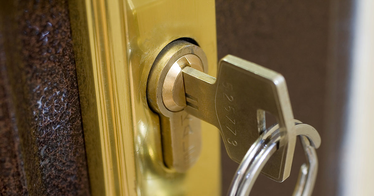 — Да у вас все равно детей нет! Другим помогайте!