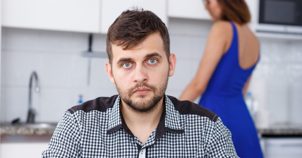 — Если он и дальше будет так кушать, на квартиру мы никогда не накопим!