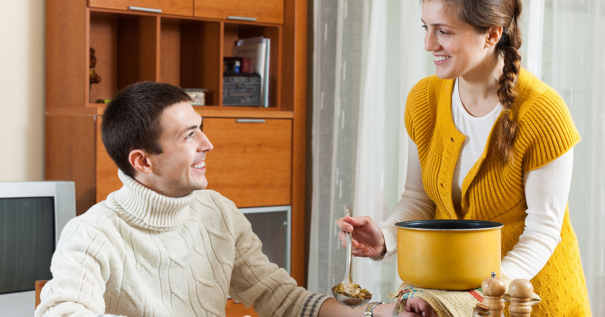 — Если он и дальше будет так кушать, на квартиру мы никогда не накопим!