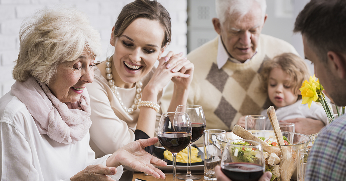 - Ты это серьезно? Я же не на развлечения денег прошу, у меня сын умирает, а ты мне про мебель говоришь!