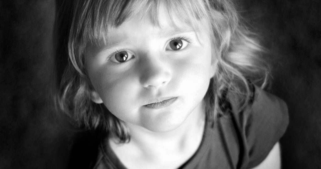 — Тетя, хлебом не угостите?