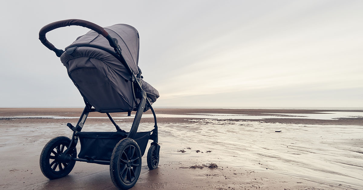 Соседи увидели на балконе нашу коляску и пришли ее выпрашивать