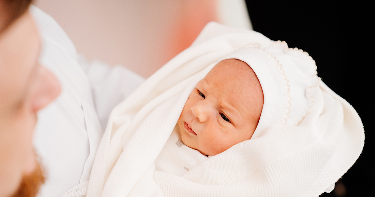 Этот ребенок из отказников. К нему никто не подходит - только кормят и лечат