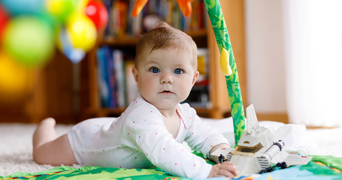 — Тетя, хлебом не угостите?