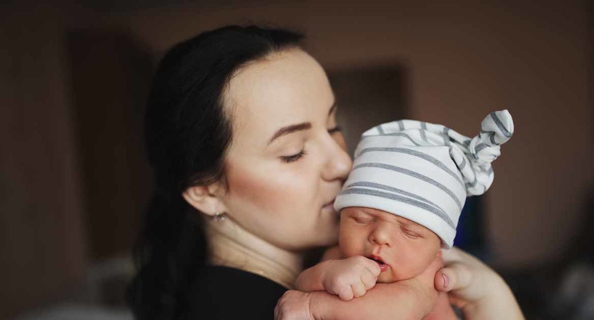 Супруг назвал нашего новорожденного малыша без меня