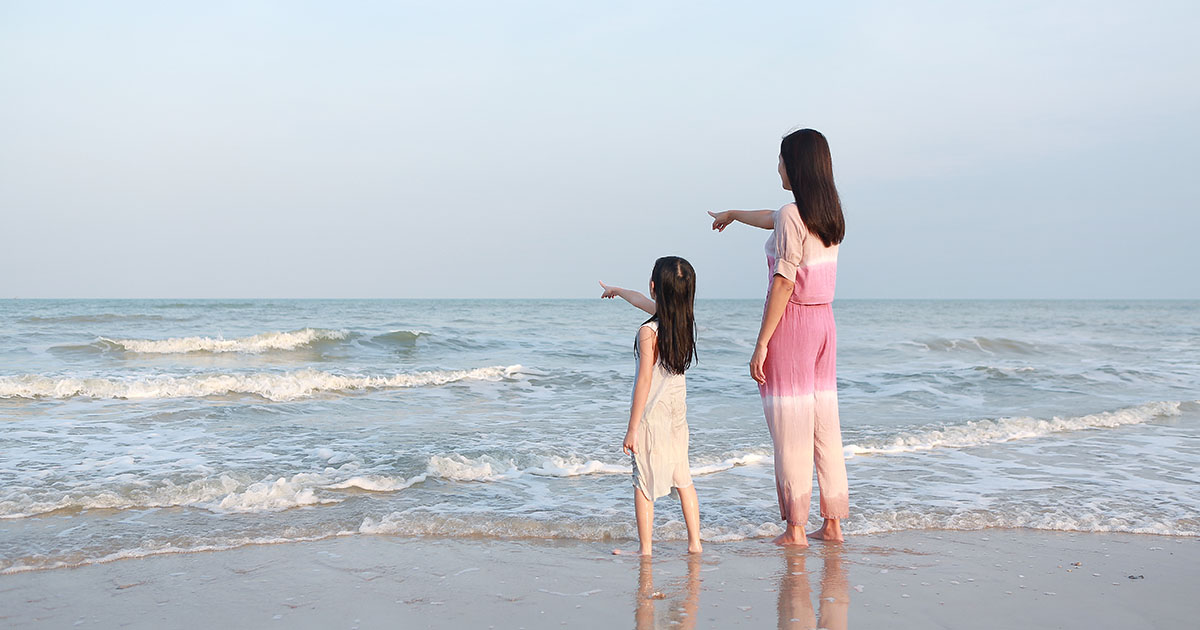— Пап! Смотри, наша мама! — Артем обернулся и увидел покойную жену