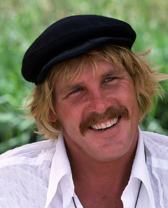 Nikt inny nie wie, kim jest ten słynny aktor: jak gwiazda znalazła się w cieniu i dlaczego została zapomniana 🎭🕶️