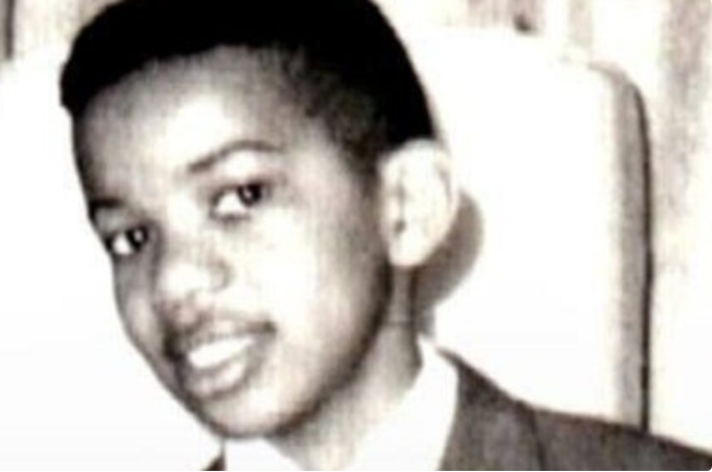 Miał poważne problemy z mową i nie wiedział, z czego żyć w przyszłości. Jak wyglądało dzieciństwo najbogatszego prezentera telewizyjnego? Jak bardzo dotknęło go ubóstwo?